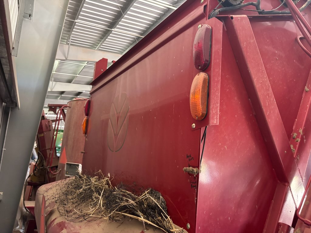 2014 New Holland RB560 Baler/Round