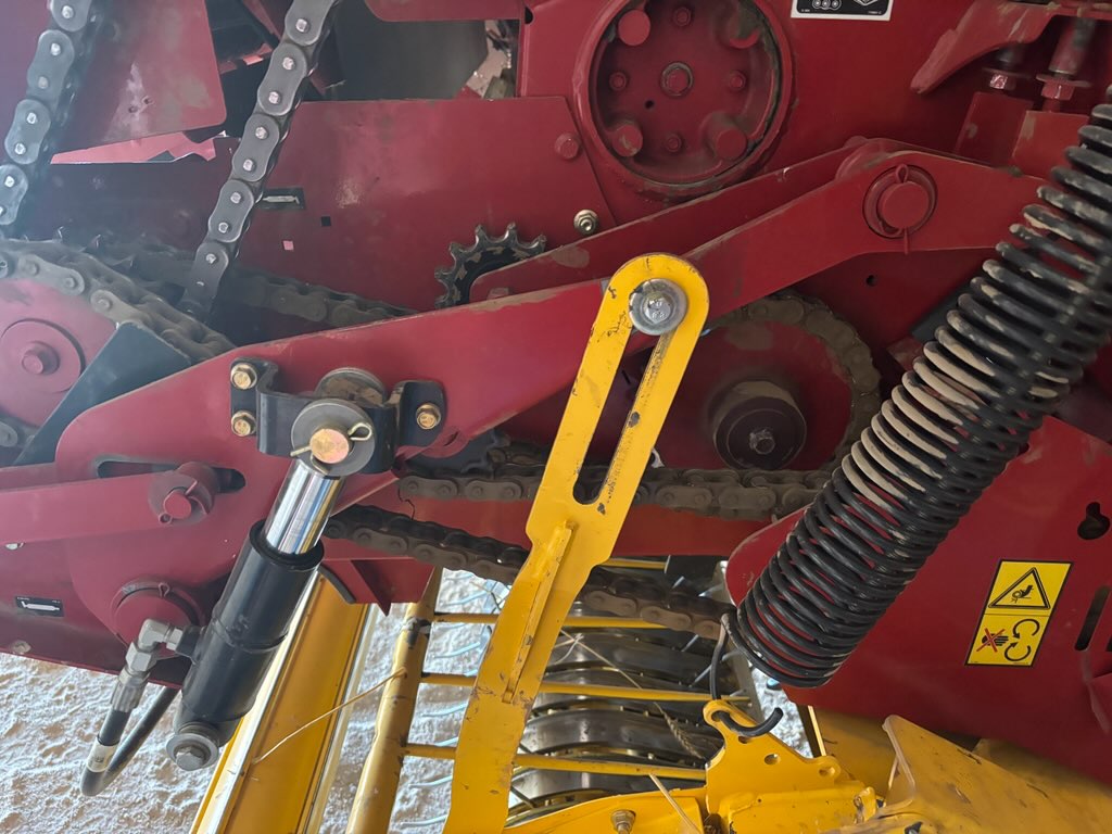 2014 New Holland RB560 Baler/Round