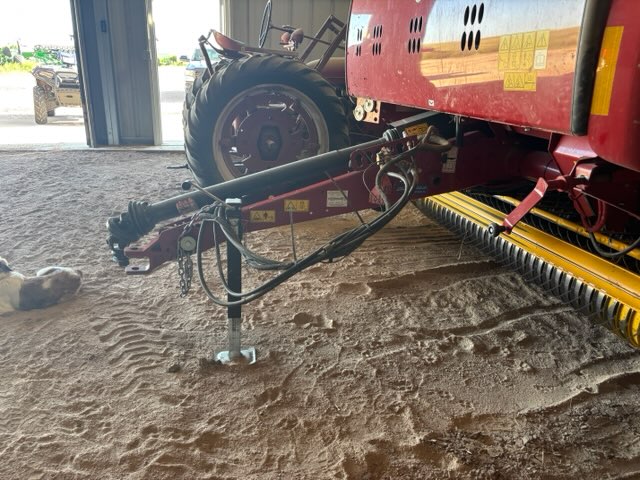 2014 New Holland RB560 Baler/Round