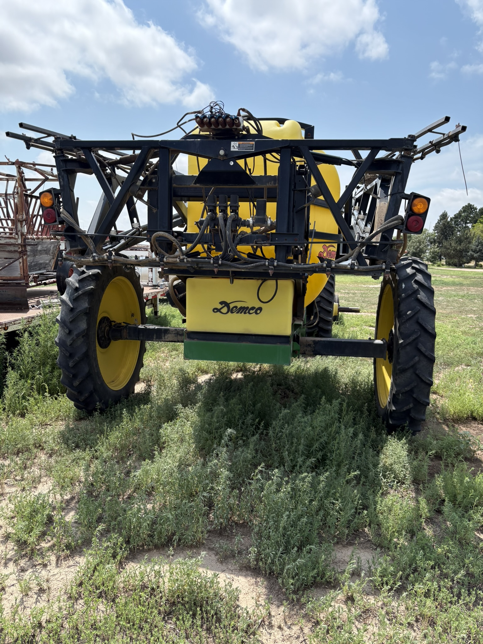 Demco 1250 Sprayer