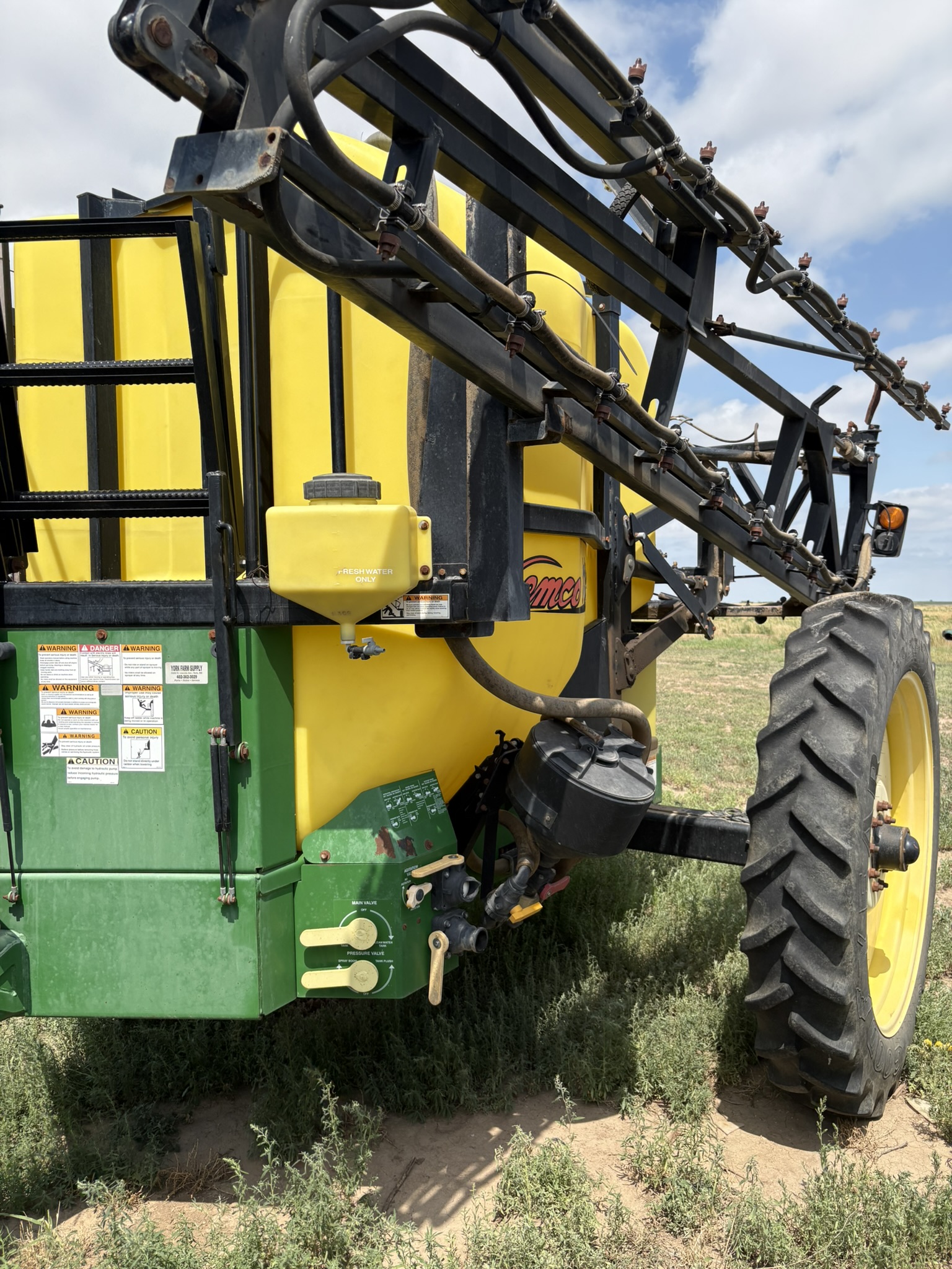 Demco 1250 Sprayer