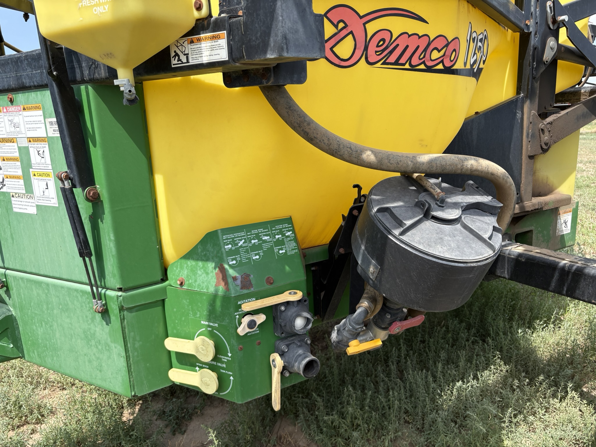 Demco 1250 Sprayer