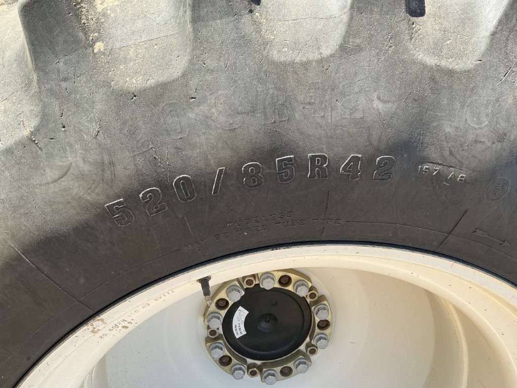 2010 New Holland CR9060 Combine