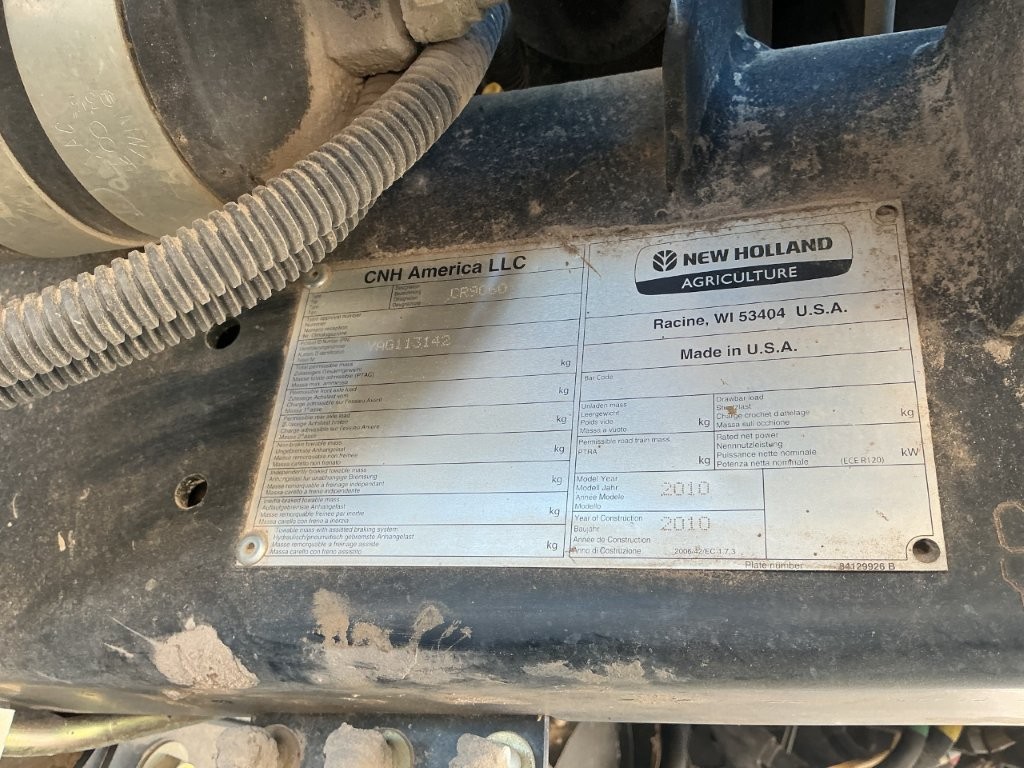 2010 New Holland CR9060 Combine