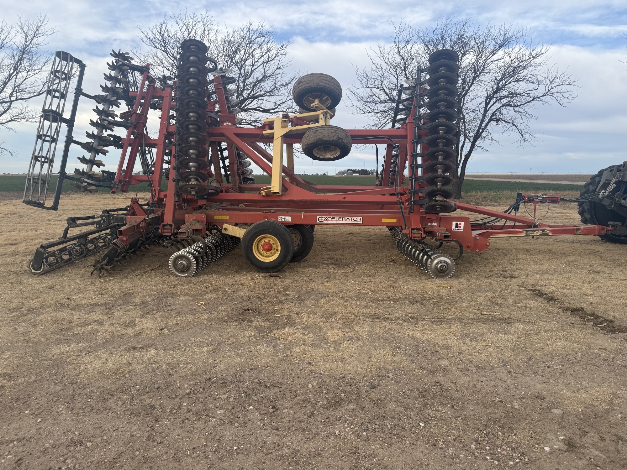 2011 Kuhn EXCELERATOR 8000 Vertical Tillage