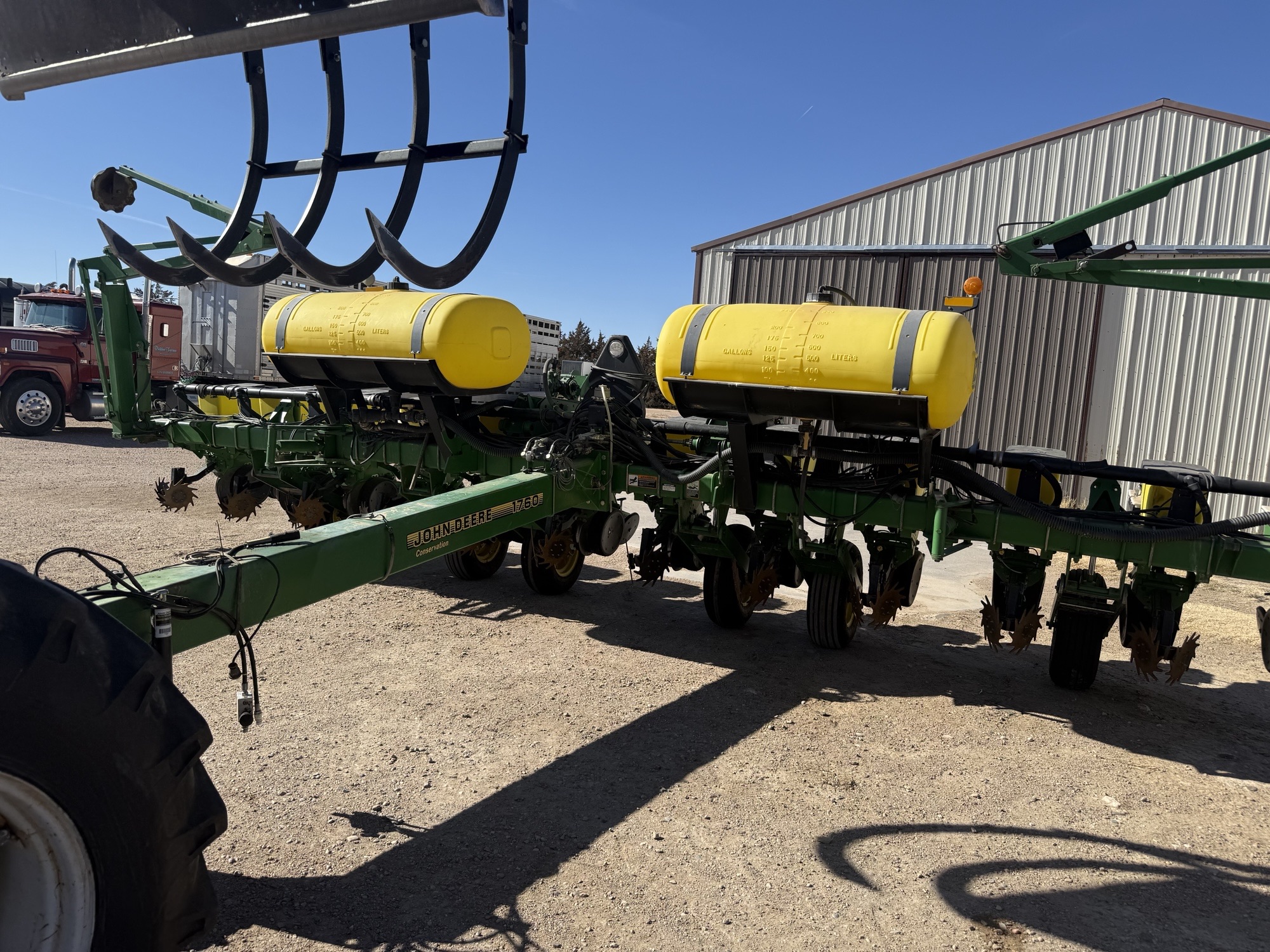 2002 John Deere 1760 Planter