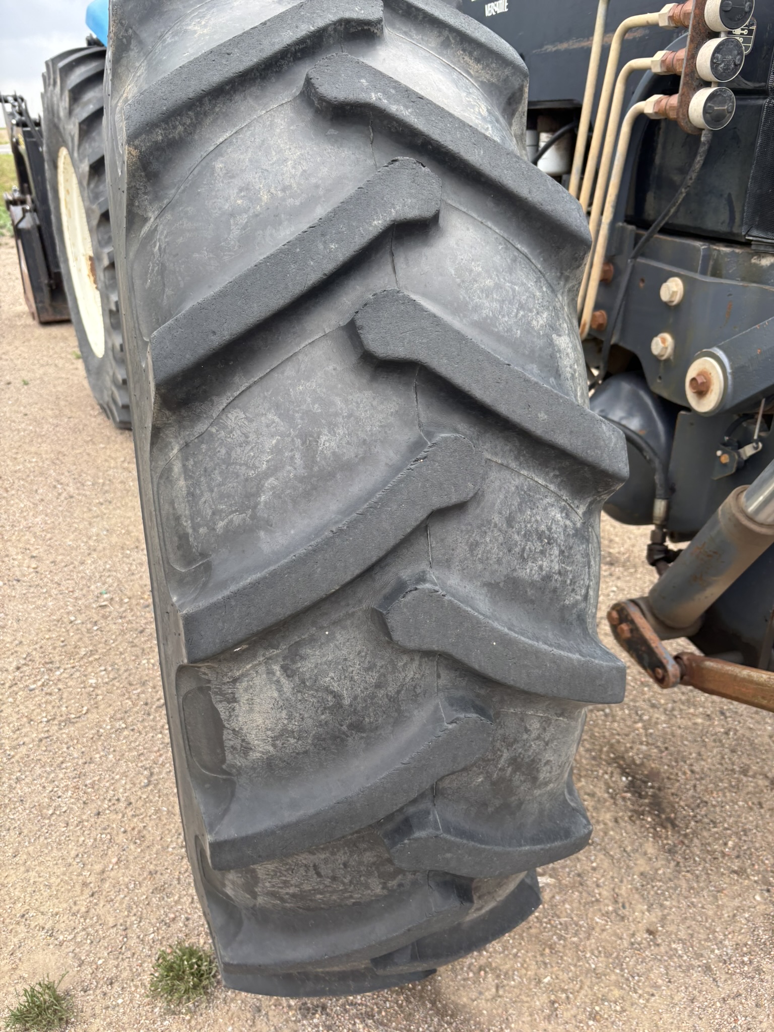 1998 New Holland TV140 Tractor