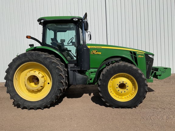 2011 John Deere 8360R Tractor