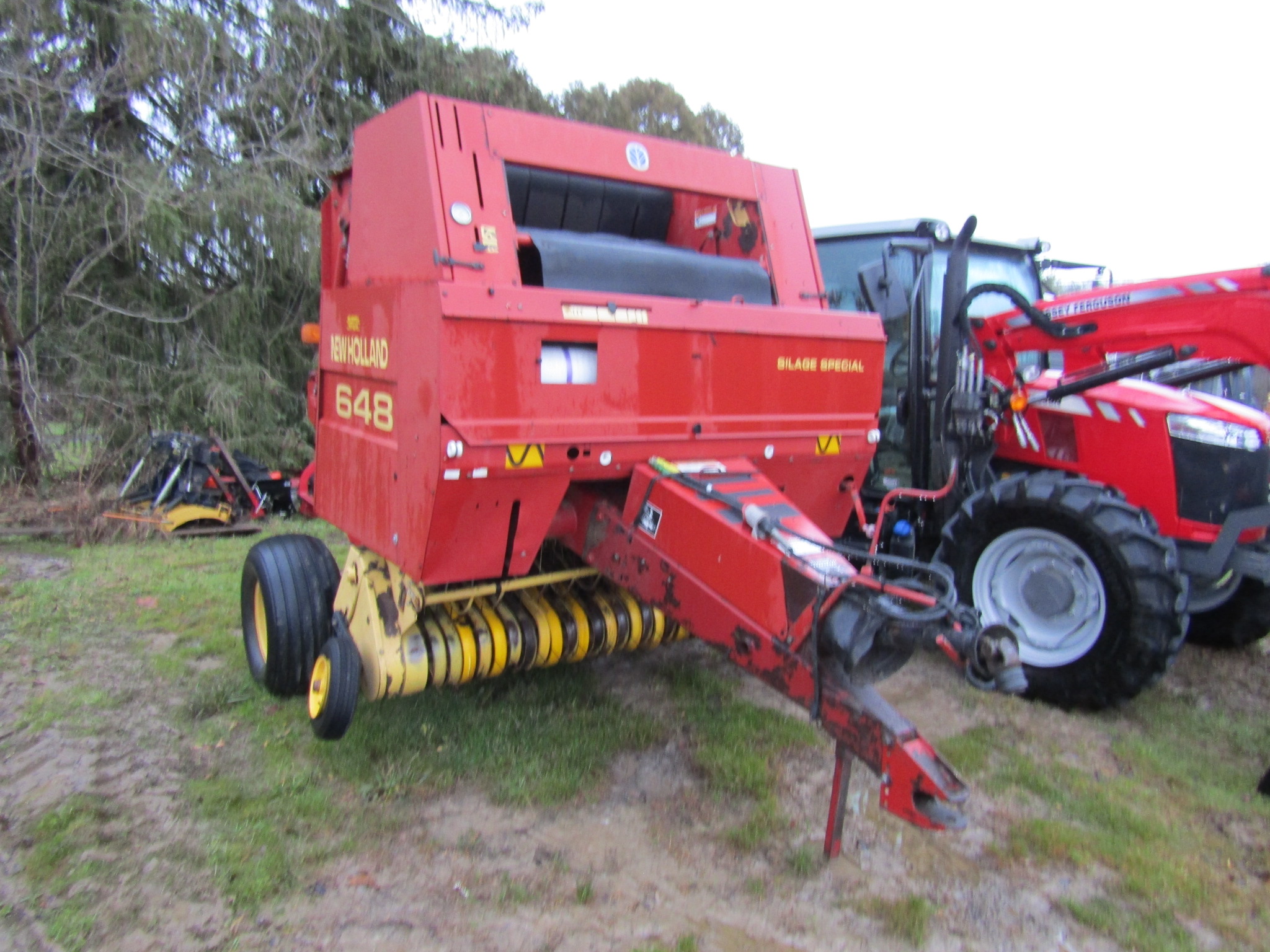 New Holland 648 Baler/Round