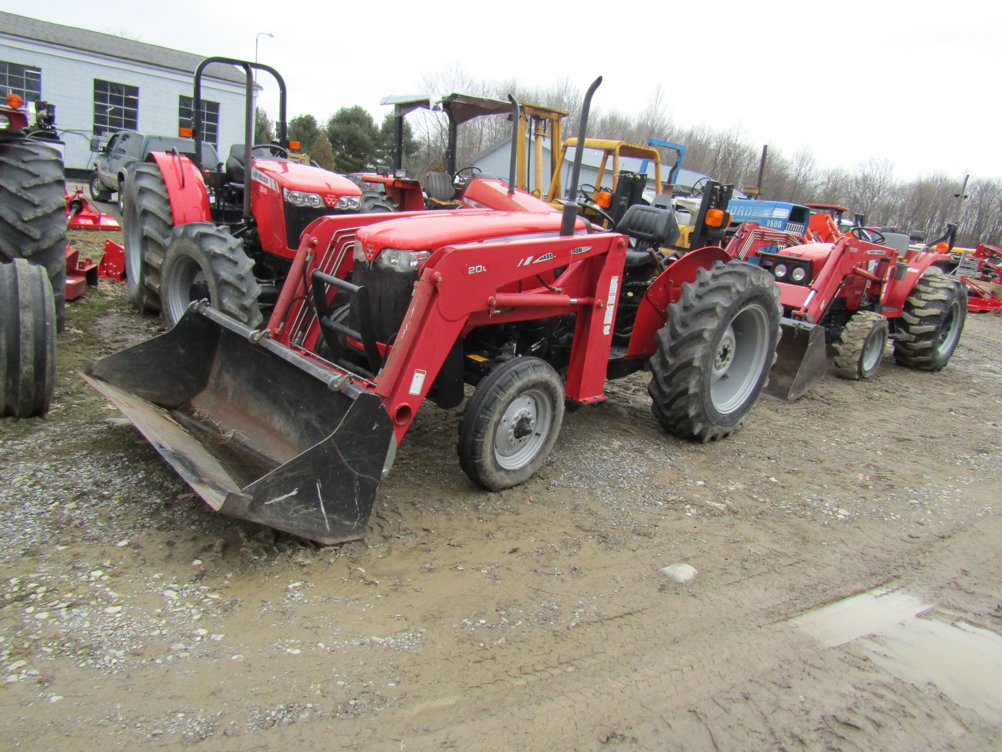 2007 Massey Ferguson 2605 Tractor