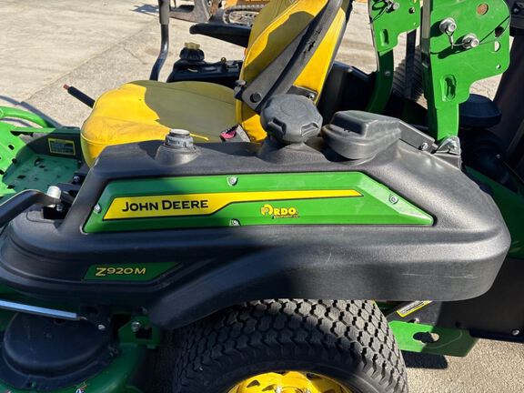 2023 John Deere Z920M Mower/Zero Turn