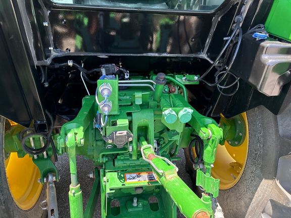 2023 John Deere 5075E Tractor