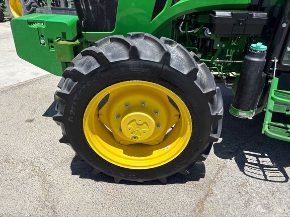 2023 John Deere 5075E Tractor