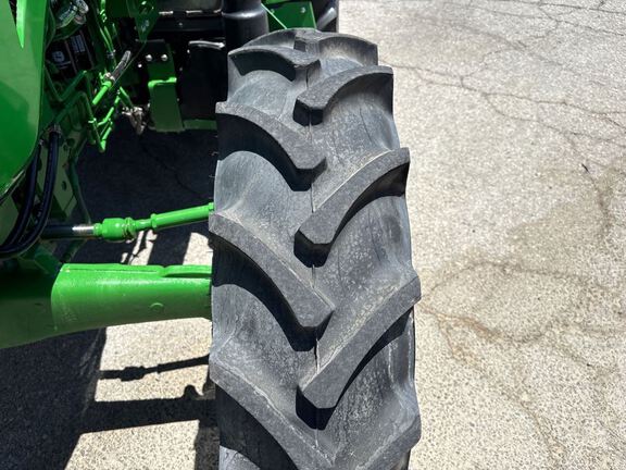 2023 John Deere 5075E Tractor