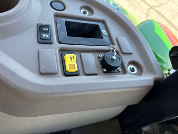 2023 John Deere 5075E Tractor