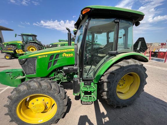 2023 John Deere 5075E Tractor