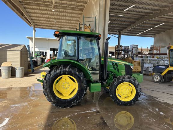 2023 John Deere 5075E Tractor