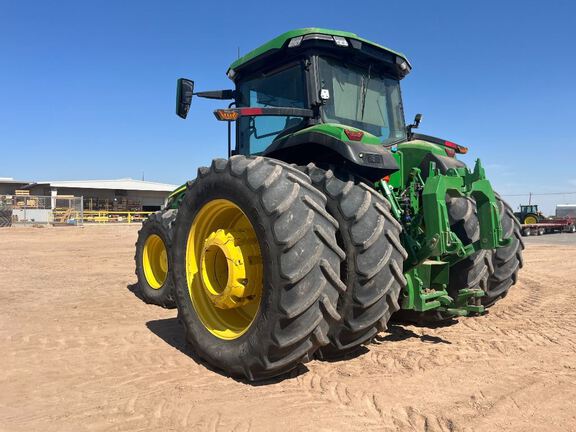 2022 John Deere 8R 370 Tractor