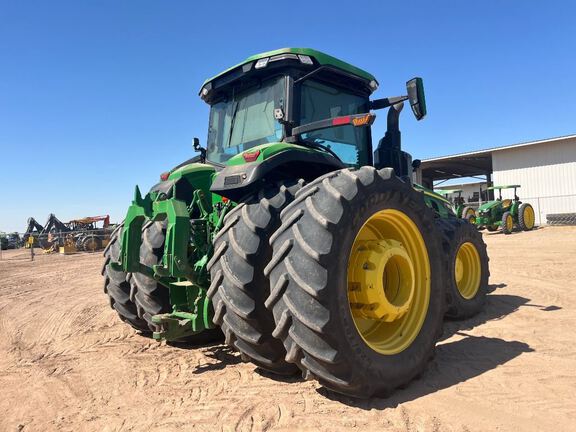 2022 John Deere 8R 370 Tractor