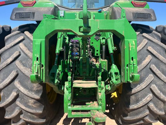 2022 John Deere 8R 370 Tractor