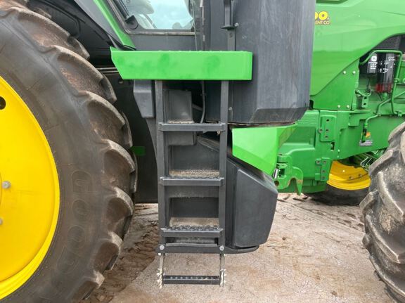 2023 John Deere 8R 230 Tractor