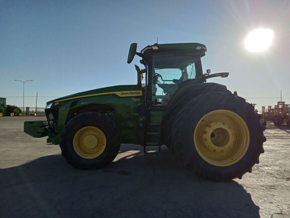 2022 John Deere 8R 340 Tractor