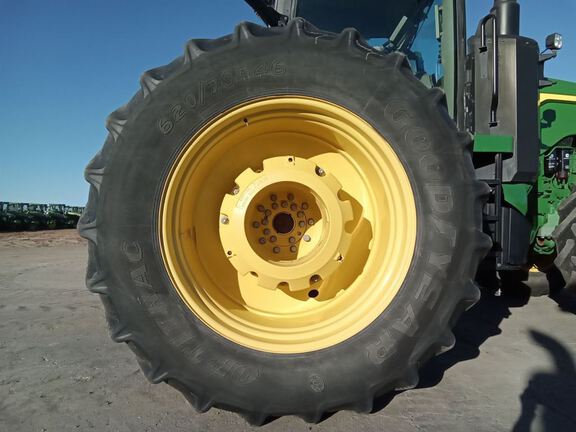 2022 John Deere 8R 340 Tractor