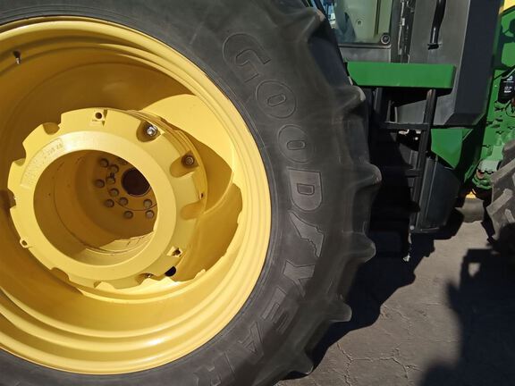 2022 John Deere 8R 340 Tractor