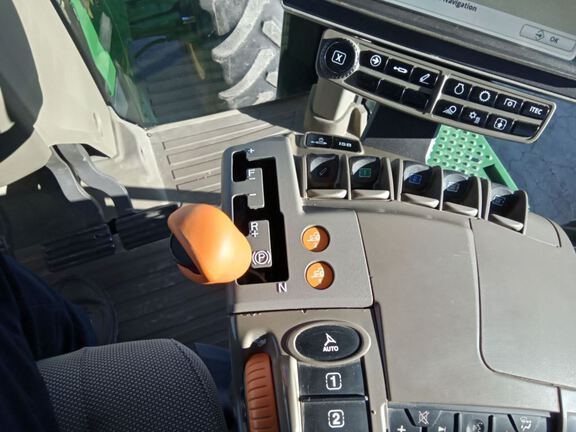 2022 John Deere 8R 340 Tractor