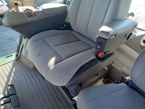 2022 John Deere 8R 340 Tractor