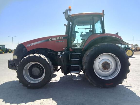 2011 Case MAGNUM 315 Tractor