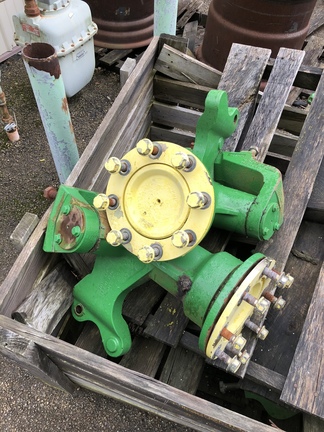 John Deere 2WD Spindles Combine Attachment