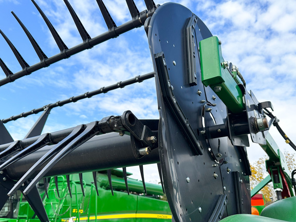 2018 John Deere 645FD Header Combine