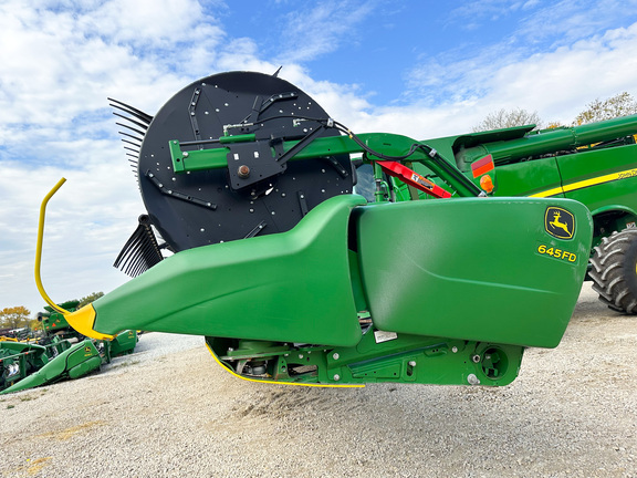 2018 John Deere 645FD Header Combine