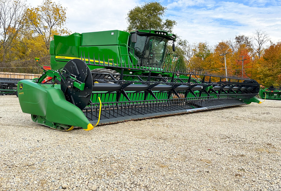 2018 John Deere 645FD Header Combine