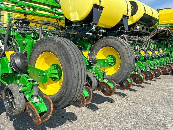 2022 John Deere 1775NT Planter