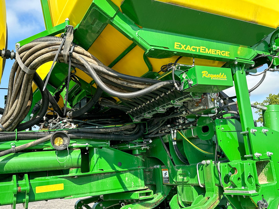 2022 John Deere 1775NT Planter