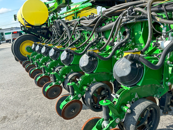 2022 John Deere 1775NT Planter