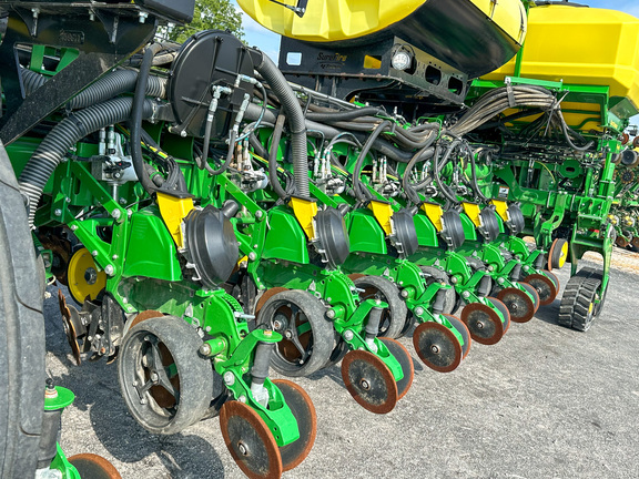 2022 John Deere 1775NT Planter