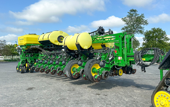 2022 John Deere 1775NT Planter