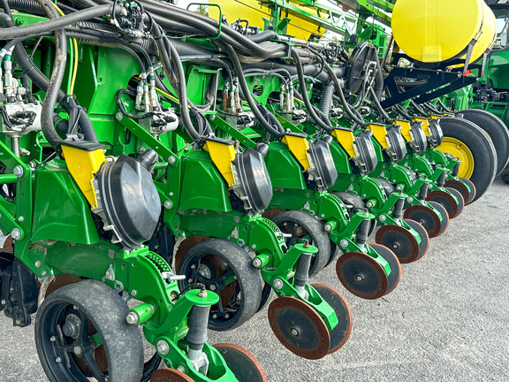 2022 John Deere 1775NT Planter