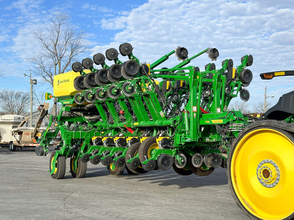 2022 John Deere 1795 Planter