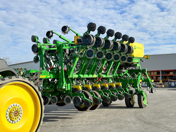 2022 John Deere 1795 Planter