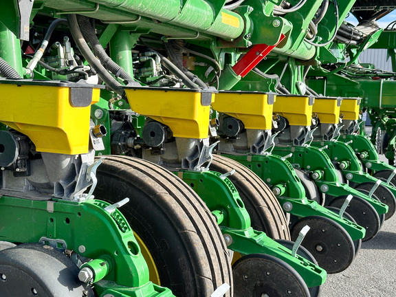 2022 John Deere 1795 Planter