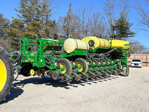 2017 John Deere 1775NT Planter