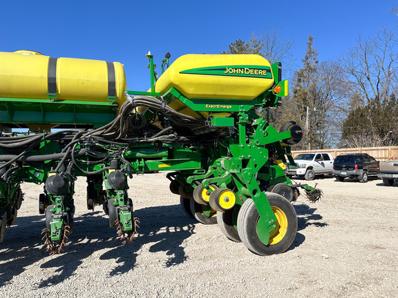 2017 John Deere 1775NT Planter