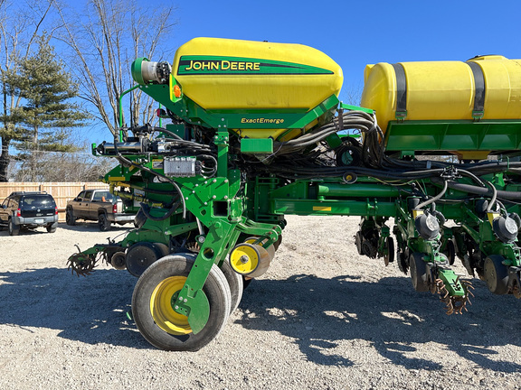 2017 John Deere 1775NT Planter