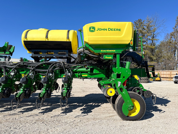 2022 John Deere 1775NT Planter