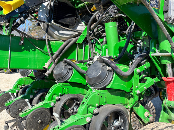 2022 John Deere 1775NT Planter