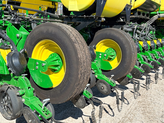 2022 John Deere 1775NT Planter